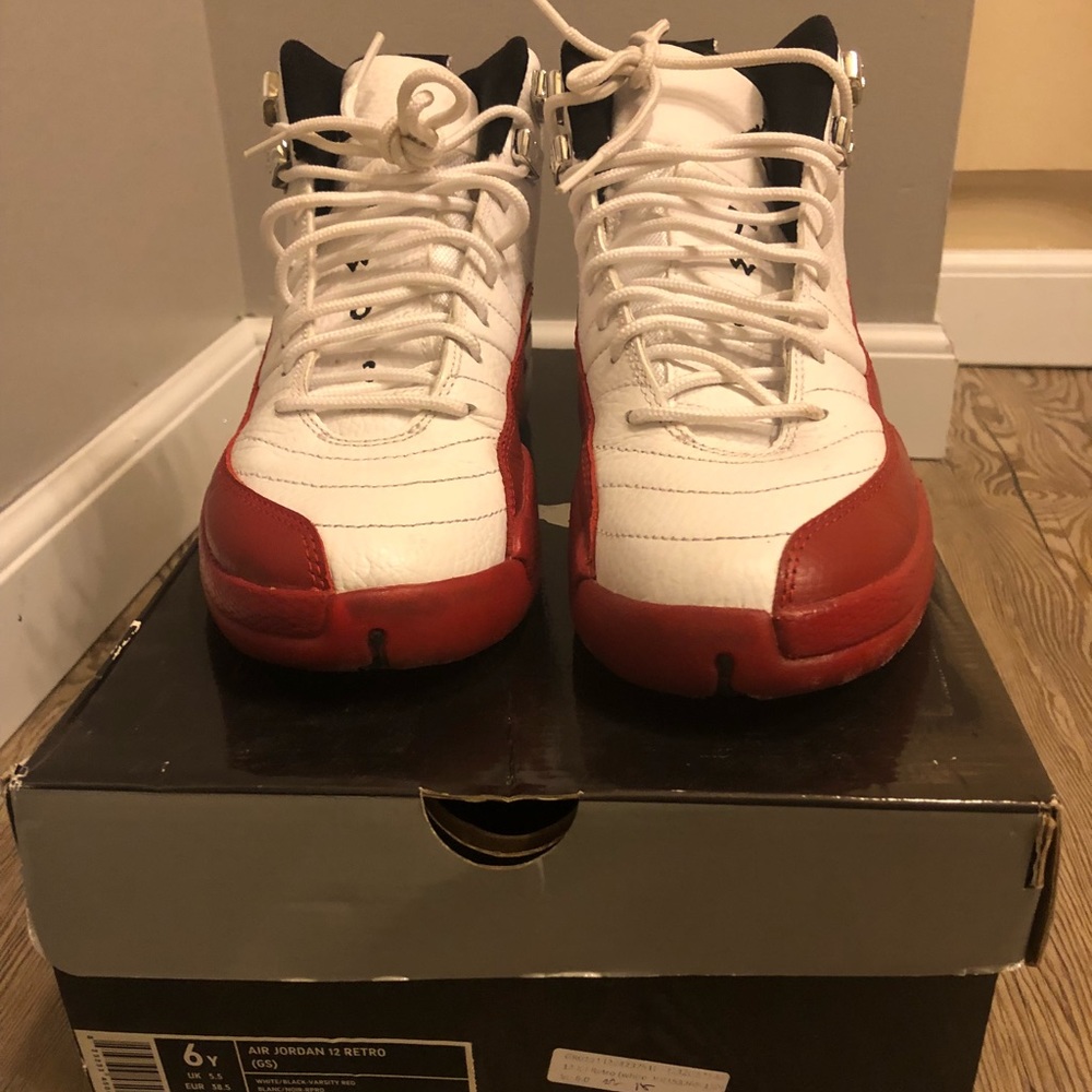 Air Jordan 12 Cherry
